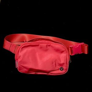 Lipgloss Color - lululemon Everywhere Crossbody bag . 1L . SoldOut style